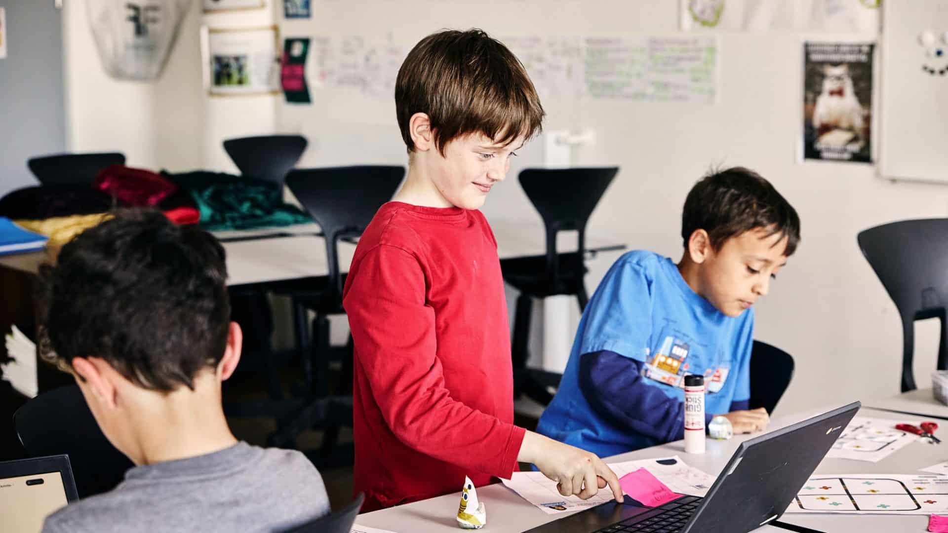photo of students using technology