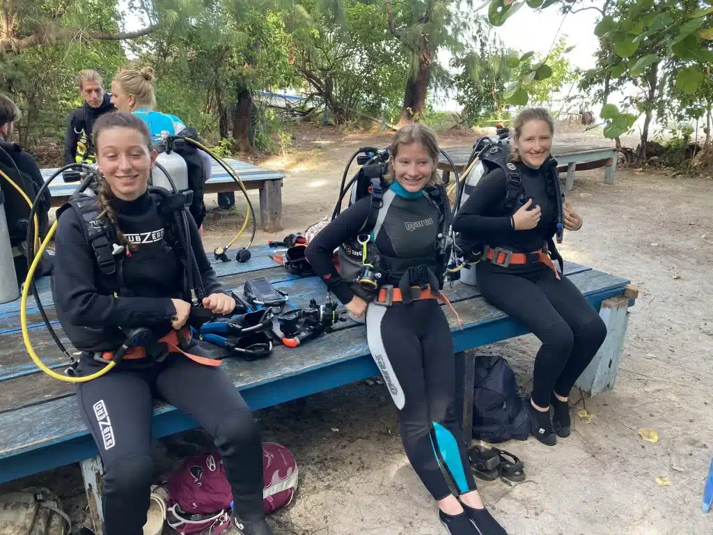 sulawesi scuba dive picture of students